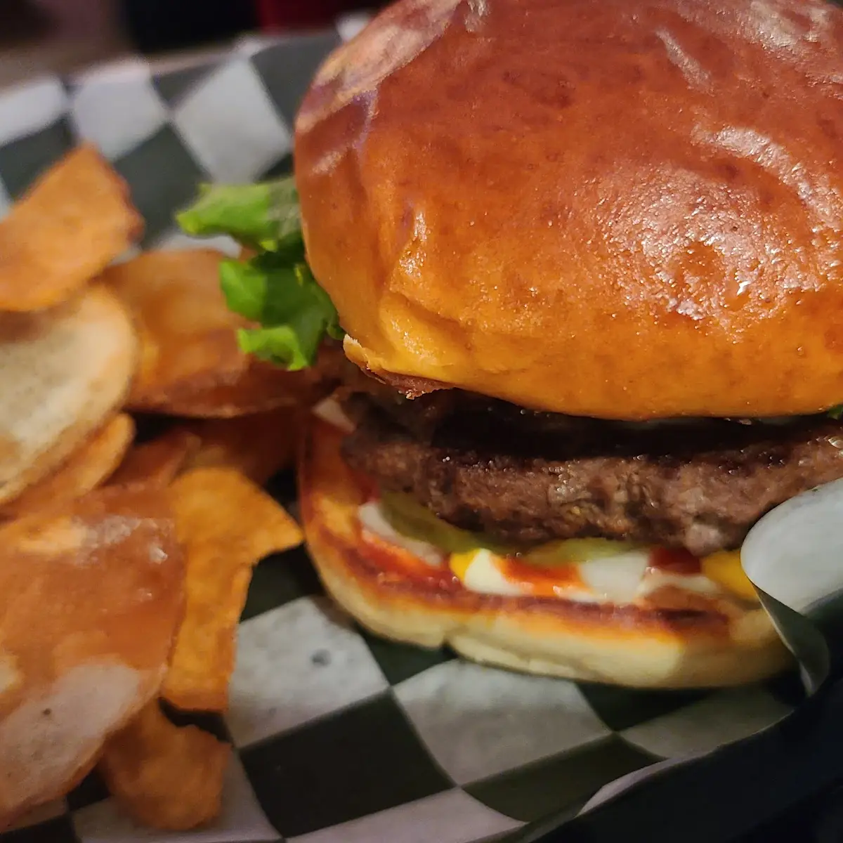 Cheese Burger and House Chips