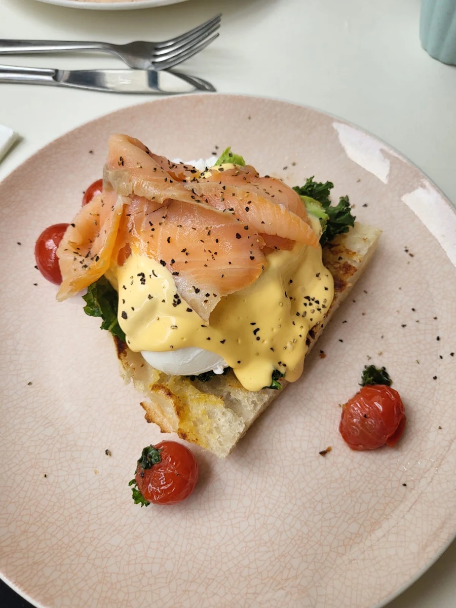 Black Pepper Hollandaise, Fare Cravin' cafe