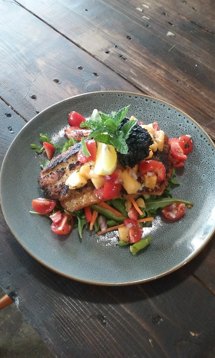 Highlights, Fare Cravin' cafe
