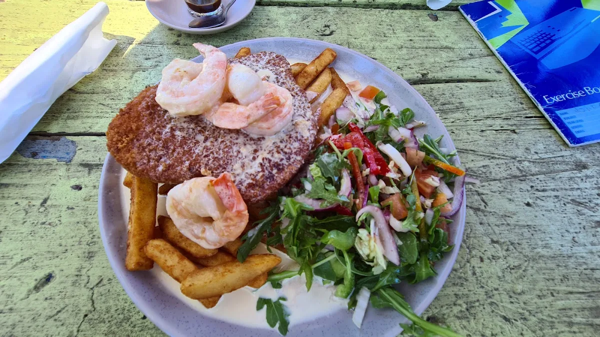 Surf and Turf, Fare Cravin' cafe