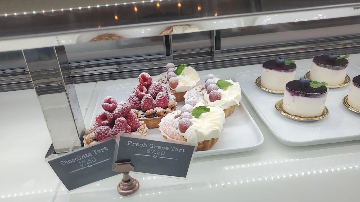 Fresh Raspberry Cheesecake Tarts