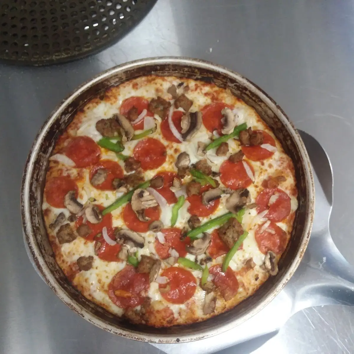 Deluxe Pan Pizza