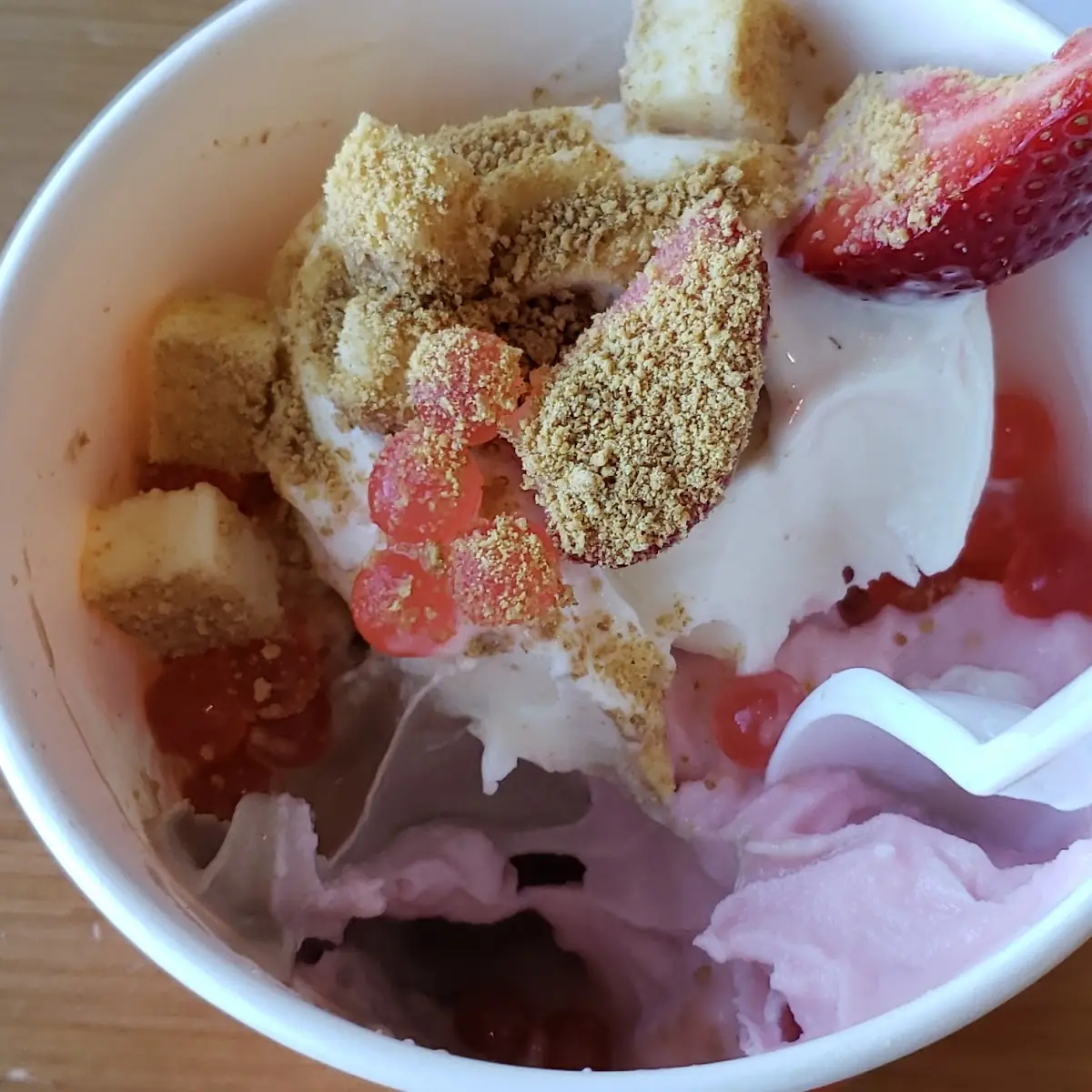 Icecream with Fresh Strawberries