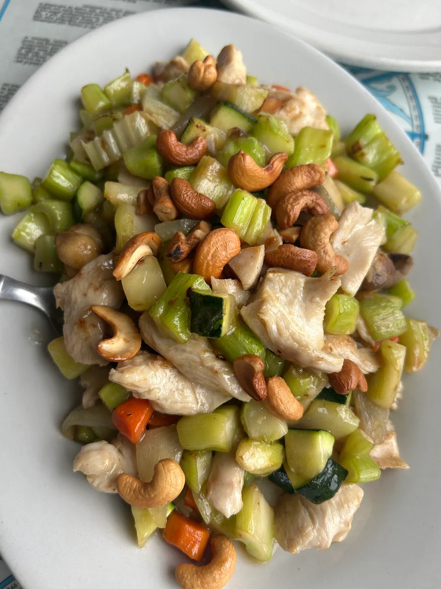 Chicken Cashew Nut Diced Gai Ding, Beijing Grand Restaurant