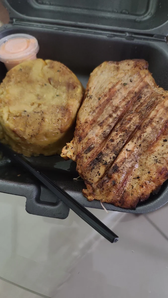 Mofongo Con Pechuga a La Plancha