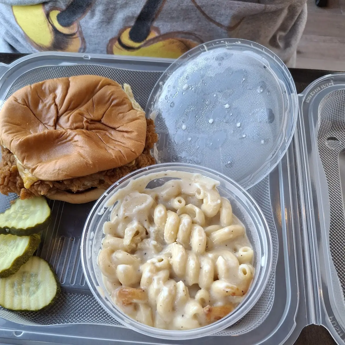 Chicken Sandwich with Mac N Cheese