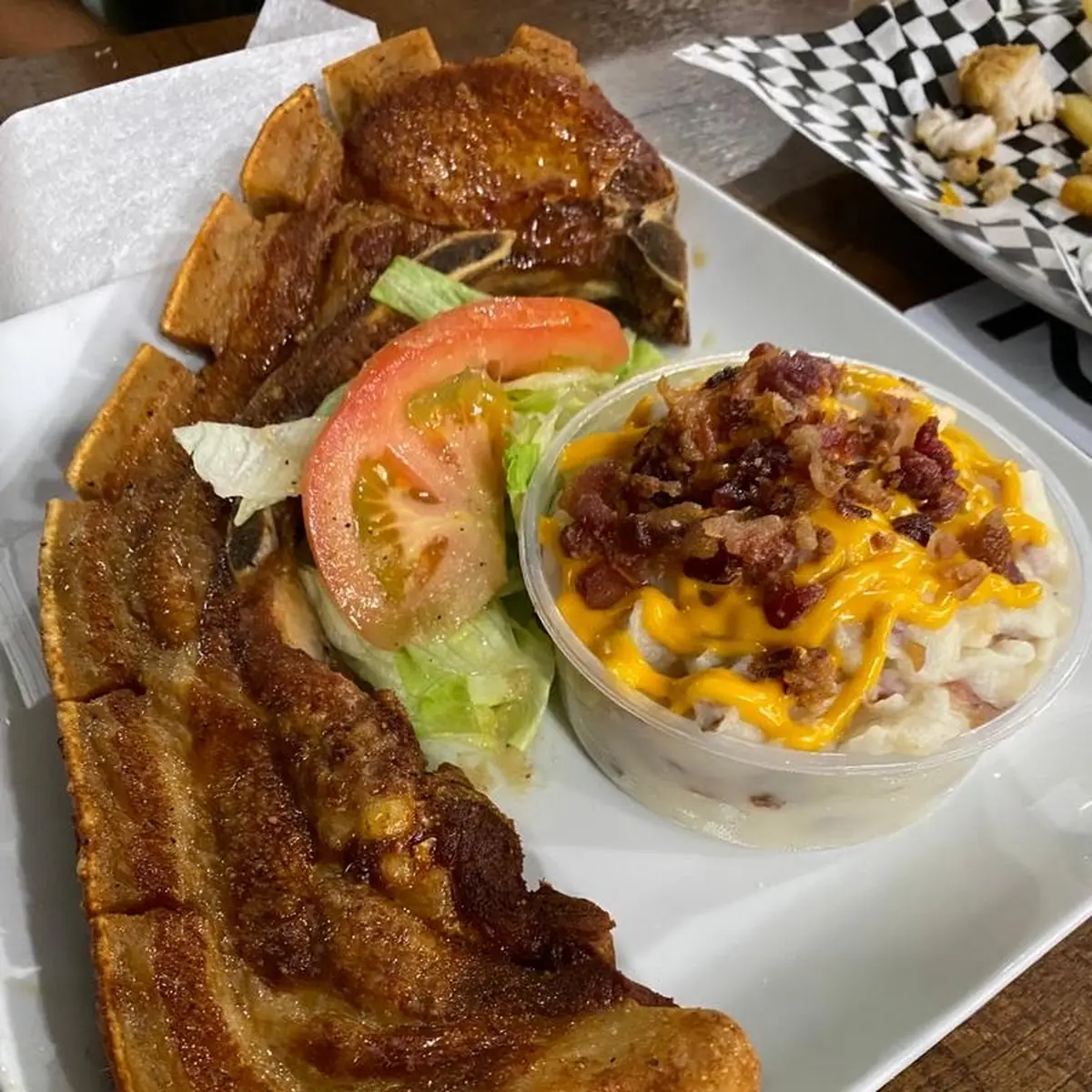 Chuleta Can Can Con Papas Majadas Queso Y Bacon