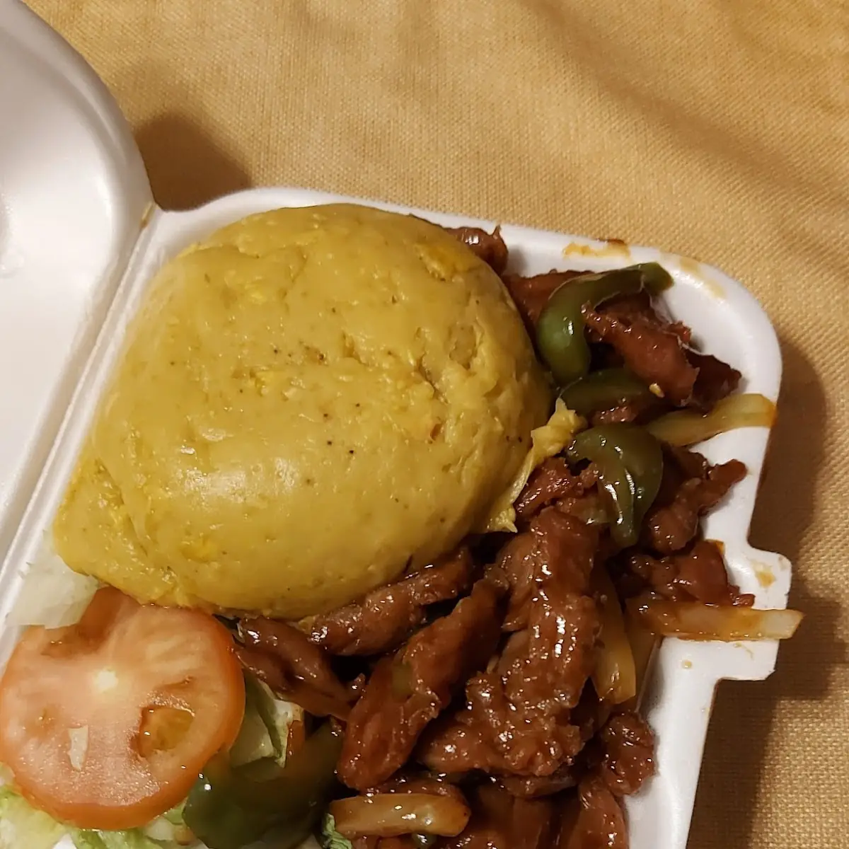 Pepper Steak Con Mofongo