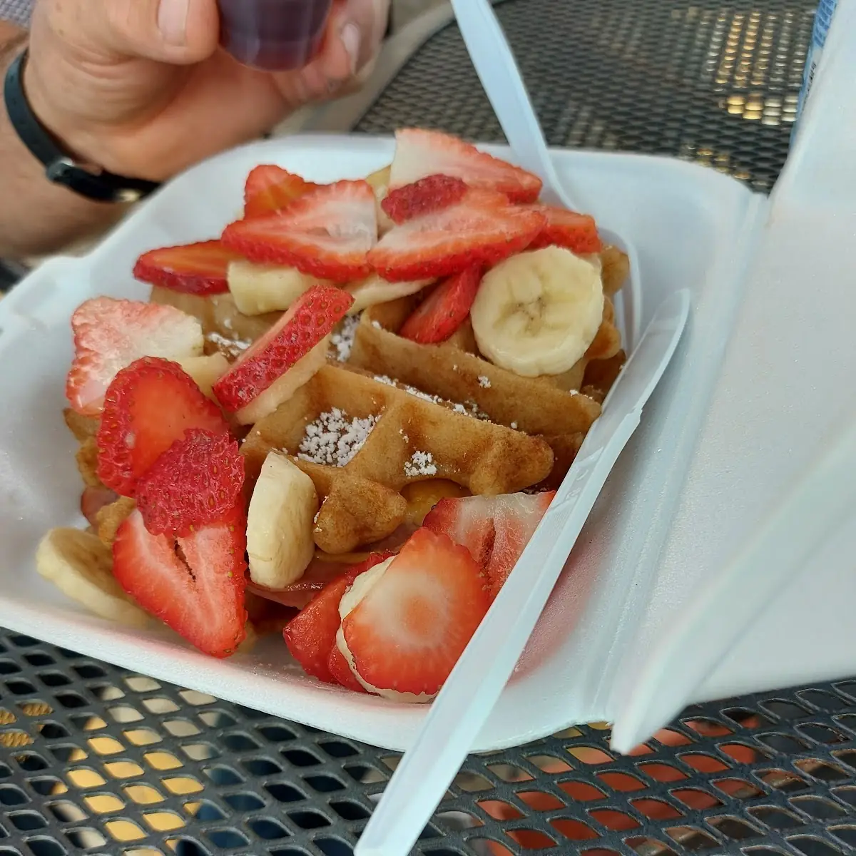 Sandwich de Wafles de Jamon Queso Y Frutas de Topping