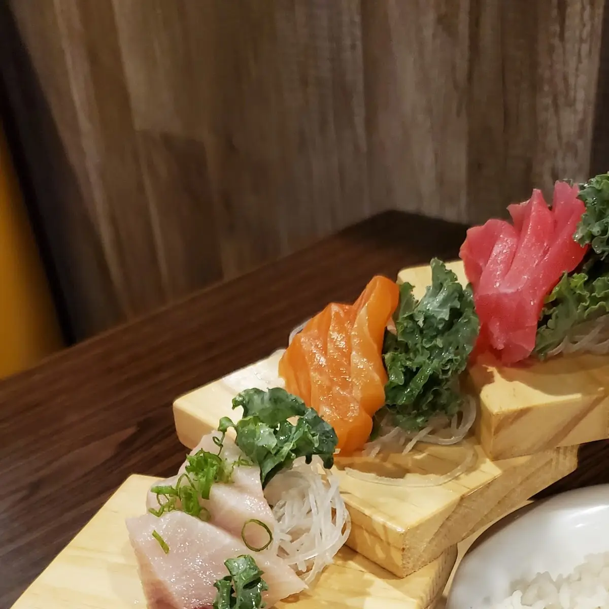 108. Sashimi Deluxe (15 Pieces)