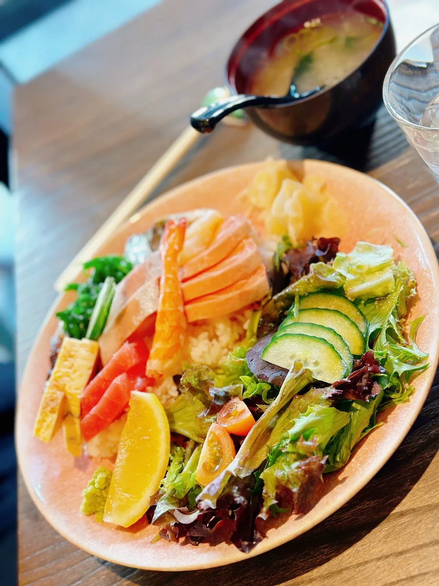 Kaisen Don Mixed Sashimi Don, Momiji