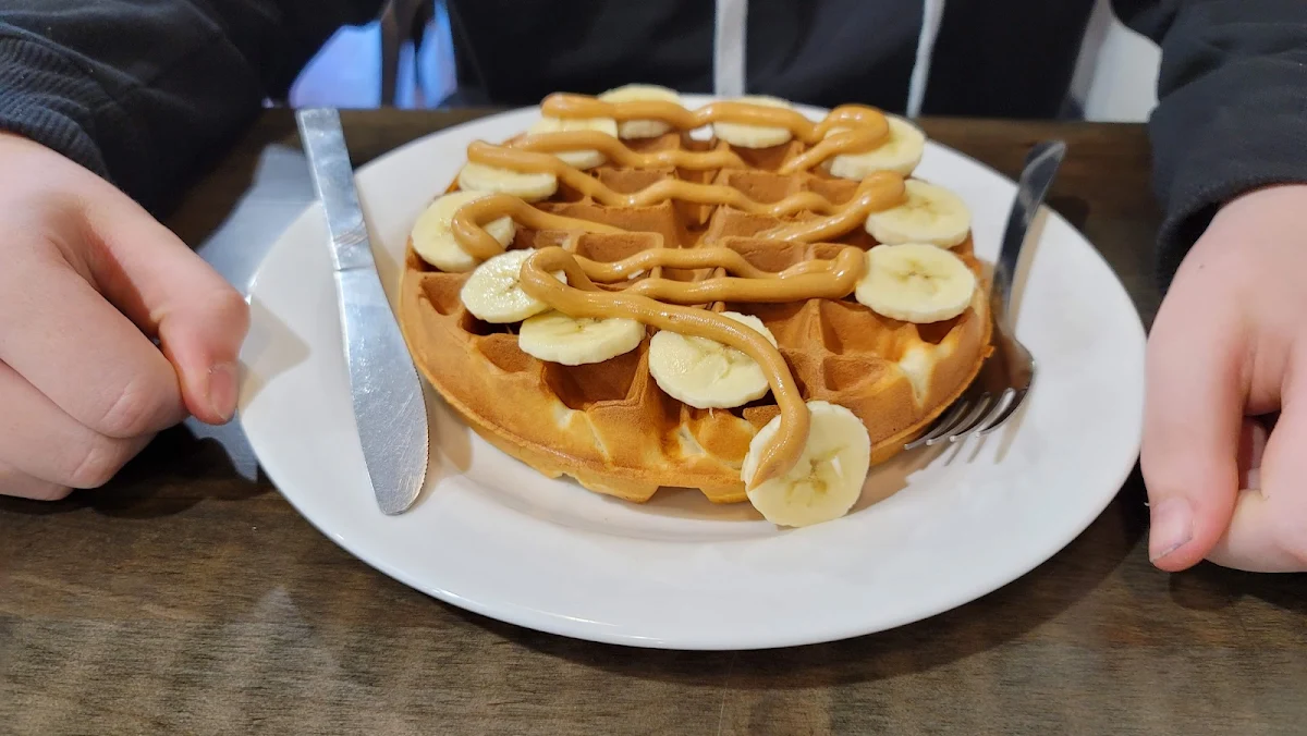 Waffle with Bananas and Peanut Butter