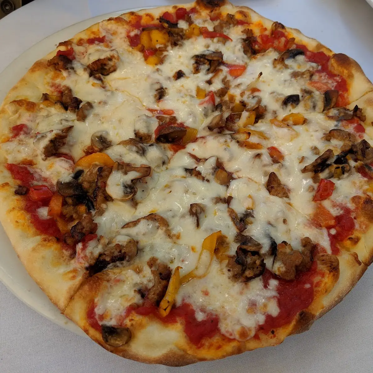 Salsiccia E Funghi Pizza