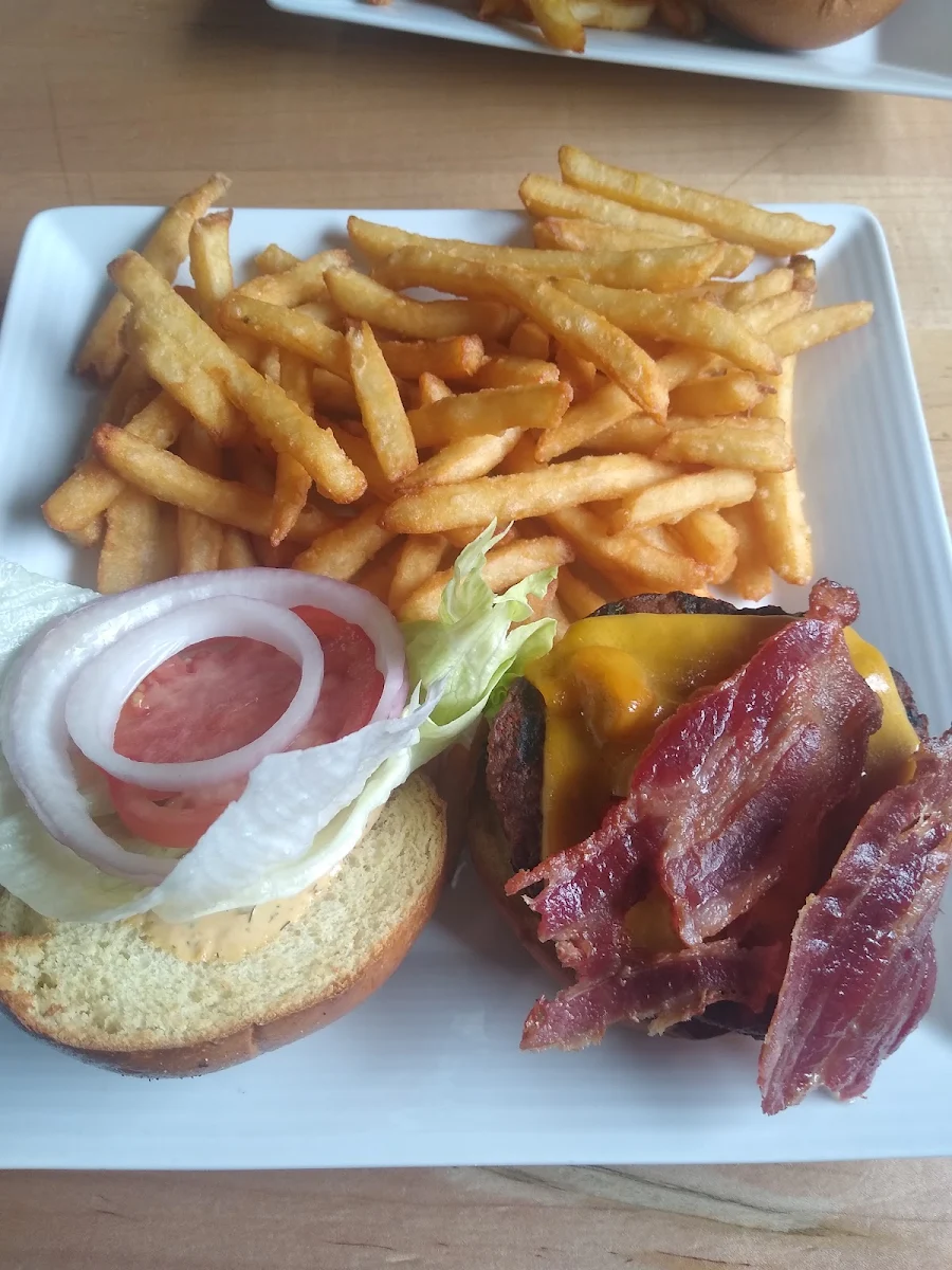 Beef Burger, The Office Pub & Grill
