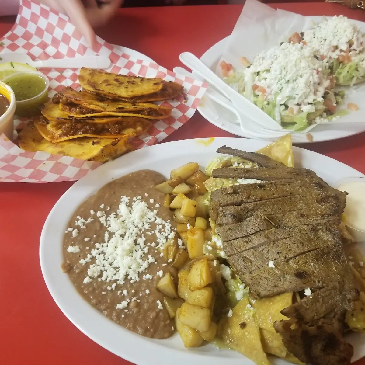 Chilaquiles Verdes Con Carne Asada