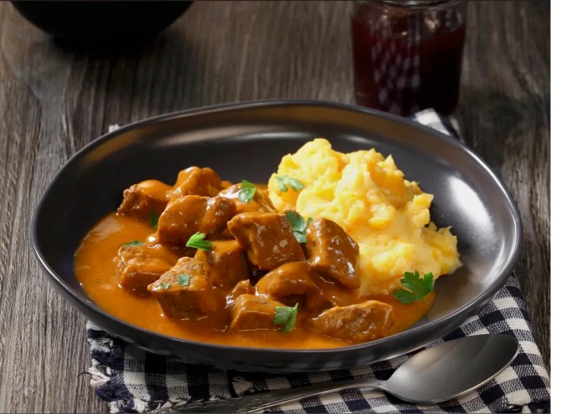 Goulash, Divini Restaurant & Cafe