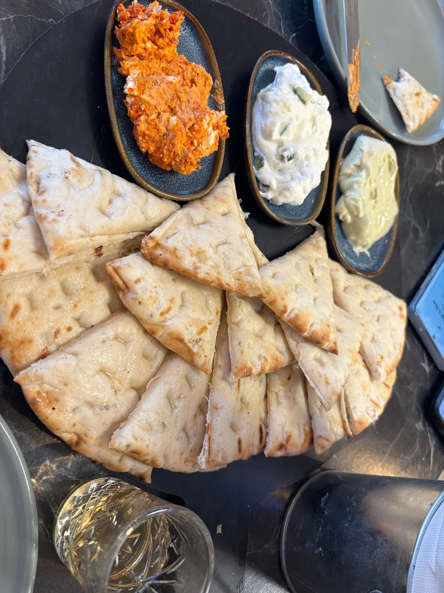 Highlights, Divini Restaurant & Cafe