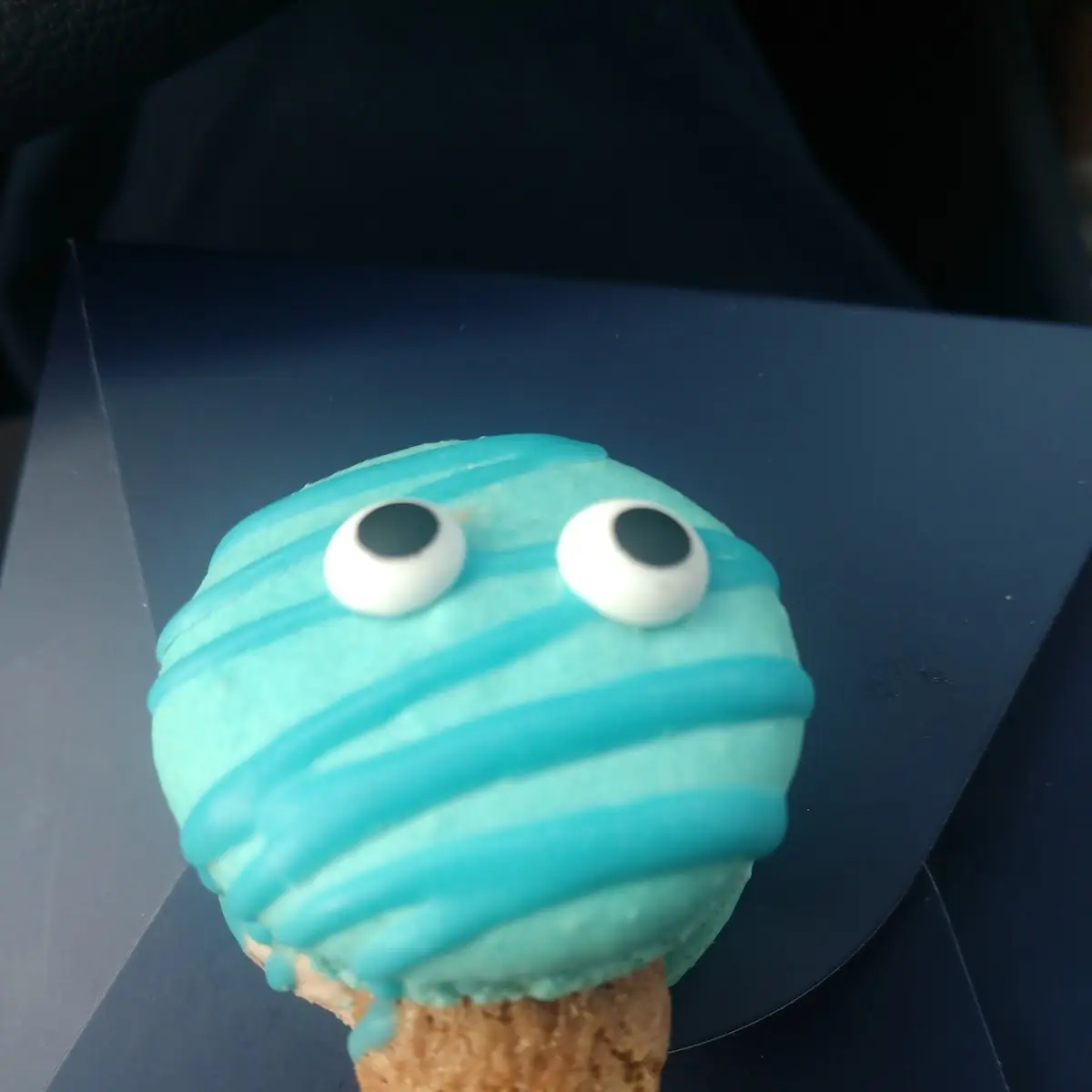 Cookie Dough Macaroon