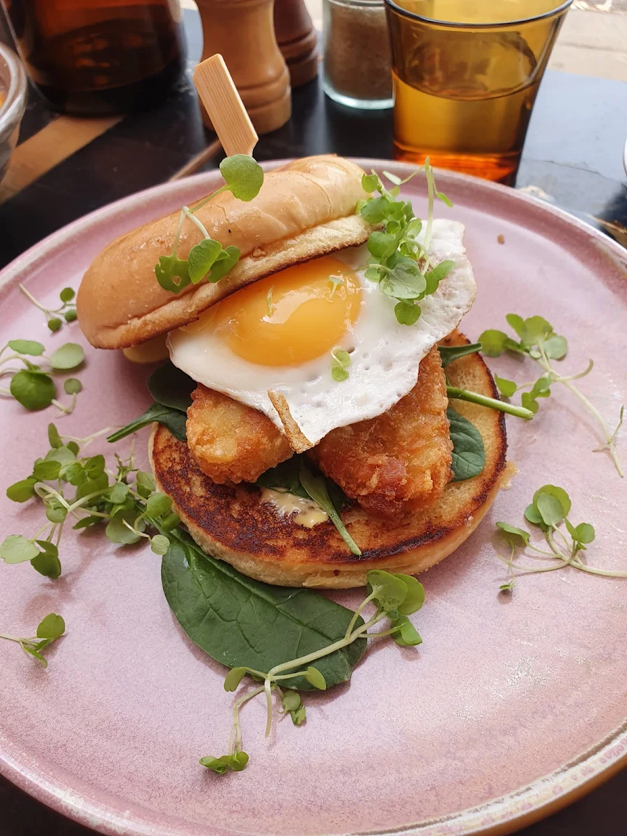 Breaky Burger, Gun Cotton Coffee Roasters