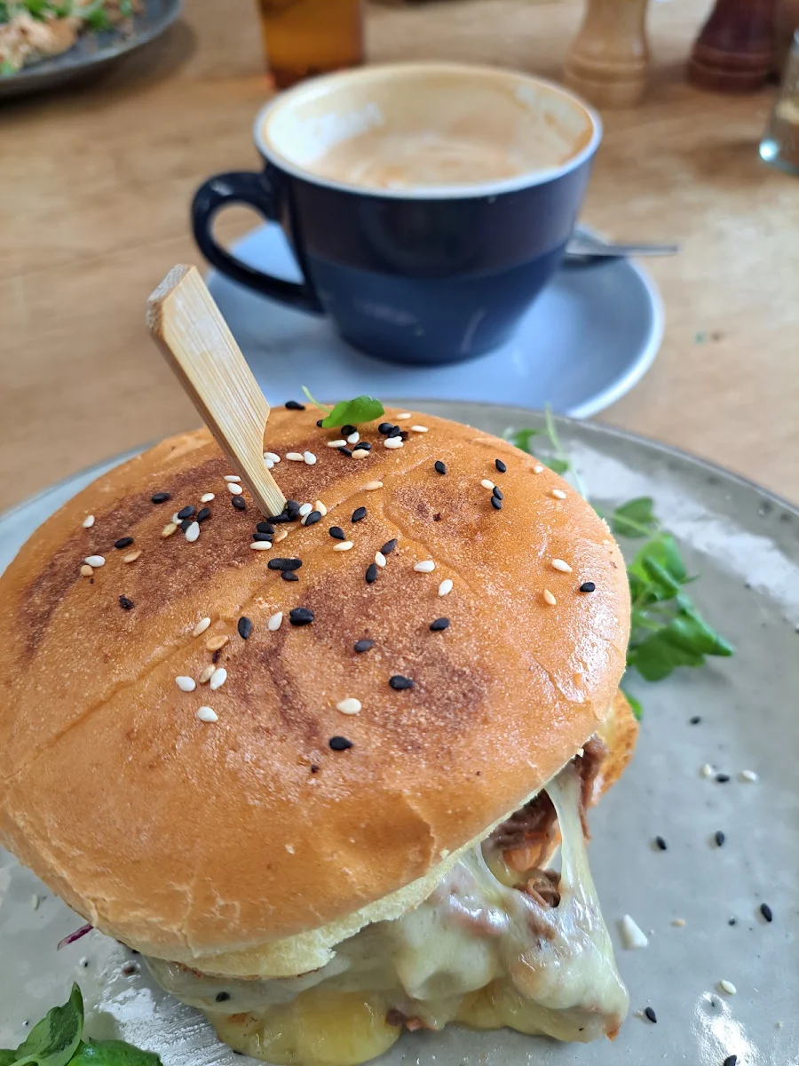 Karaage Chicken Burger, Gun Cotton Coffee Roasters