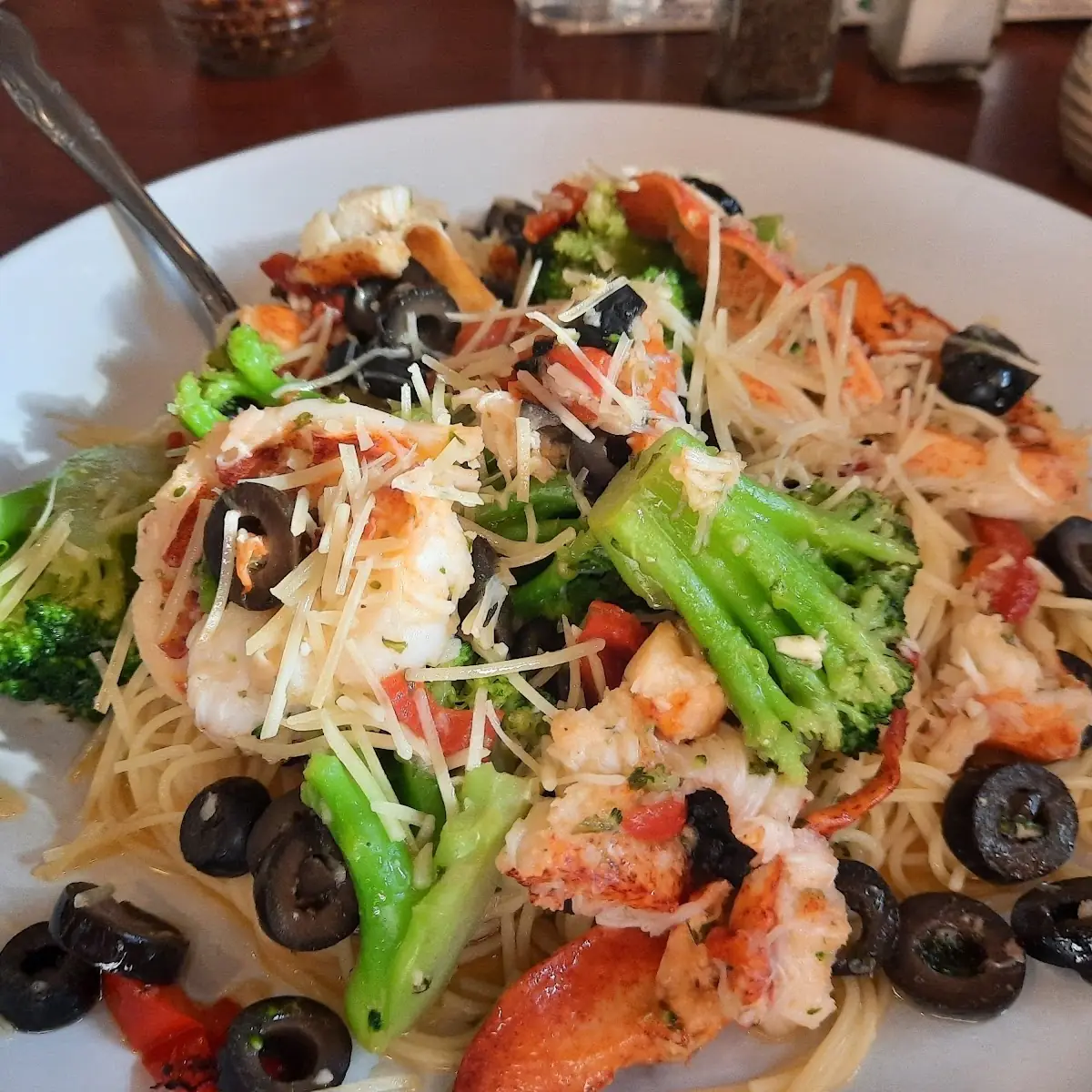 Lobster & Broccoli with Garlic Sauce