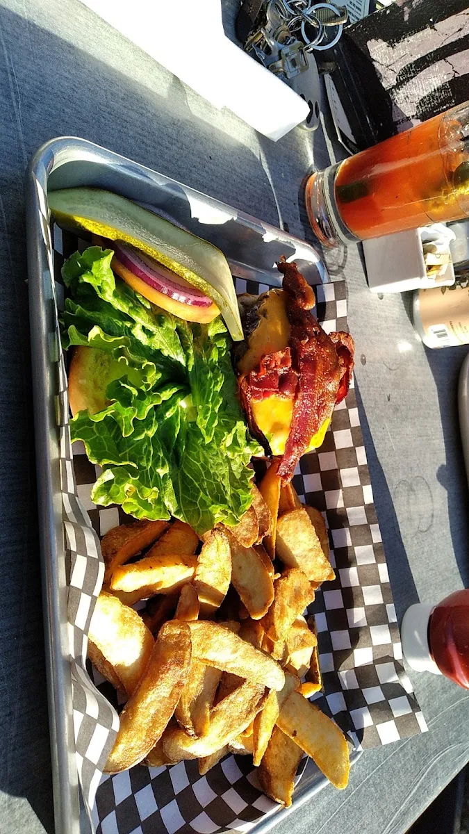 Canuck Burger, Wildcat Grill