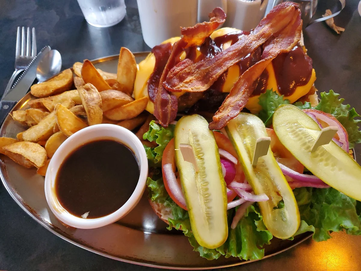 Rowdy Burger, Wildcat Grill