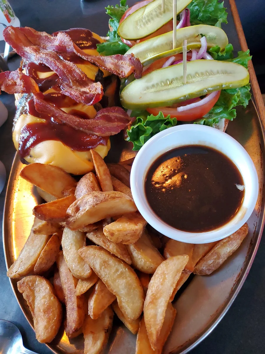 Three Patty Burger, Wildcat Grill