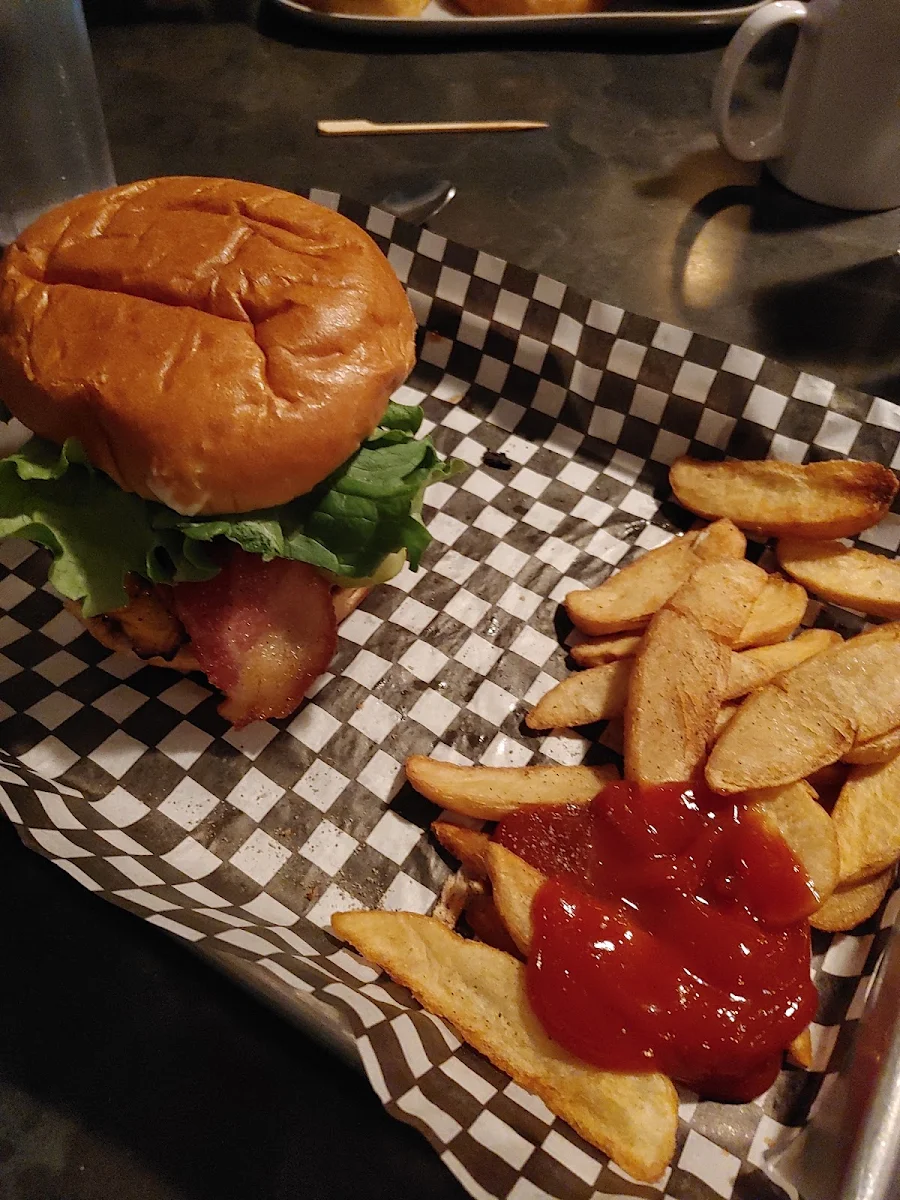 Ultimate Burger, Wildcat Grill