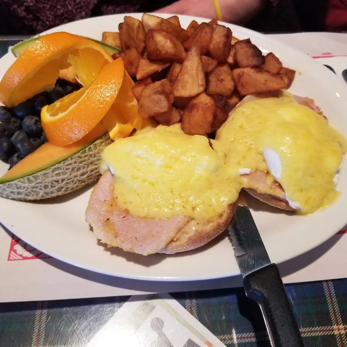 Eggs Benedict, Glengarrian Pub & Restaurant