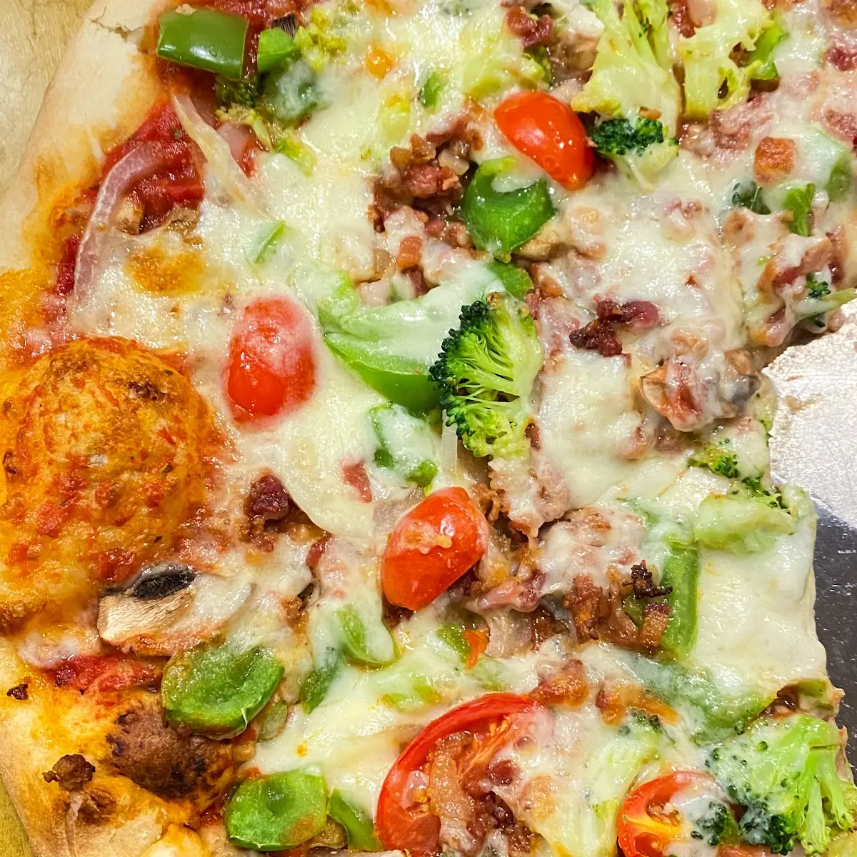 Veggie Pizza with Bacon