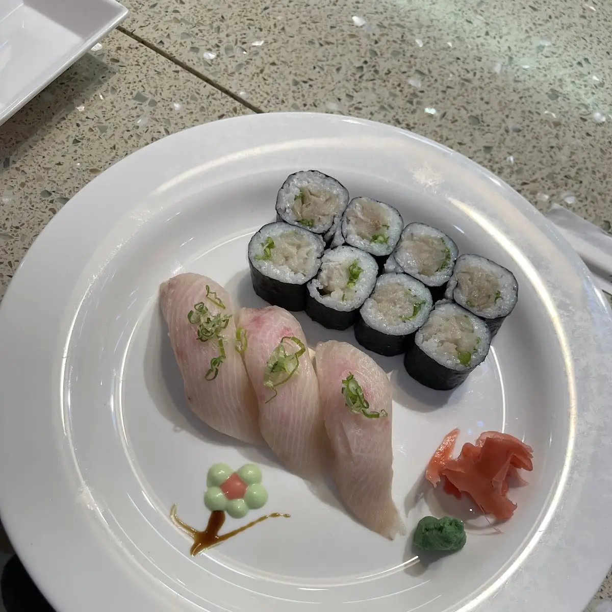 Yellowtail & Scallion Roll