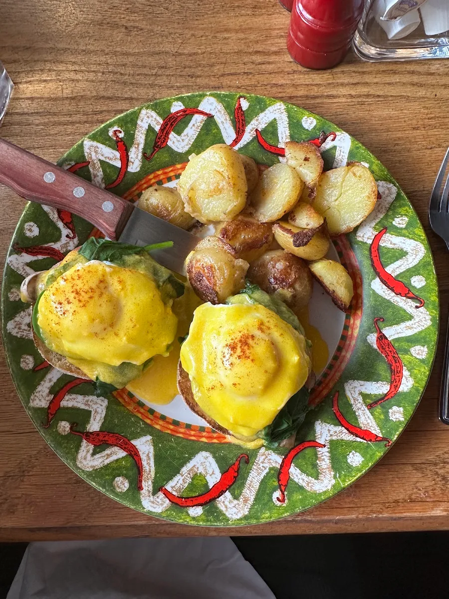 Veggie Eggs Benny, Pescadores Bistro