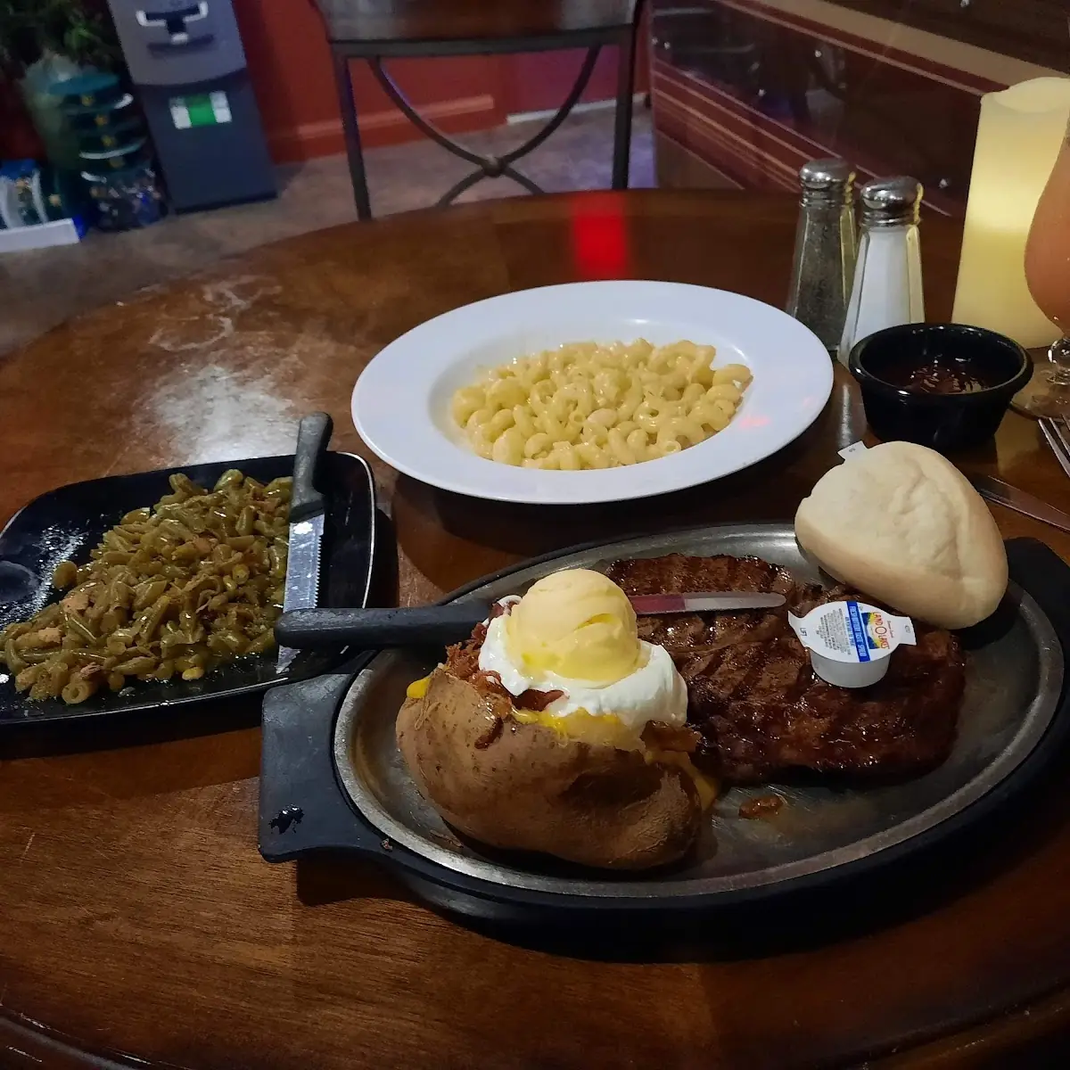 Ribeye Steak Mac and Cheese an Green Beans