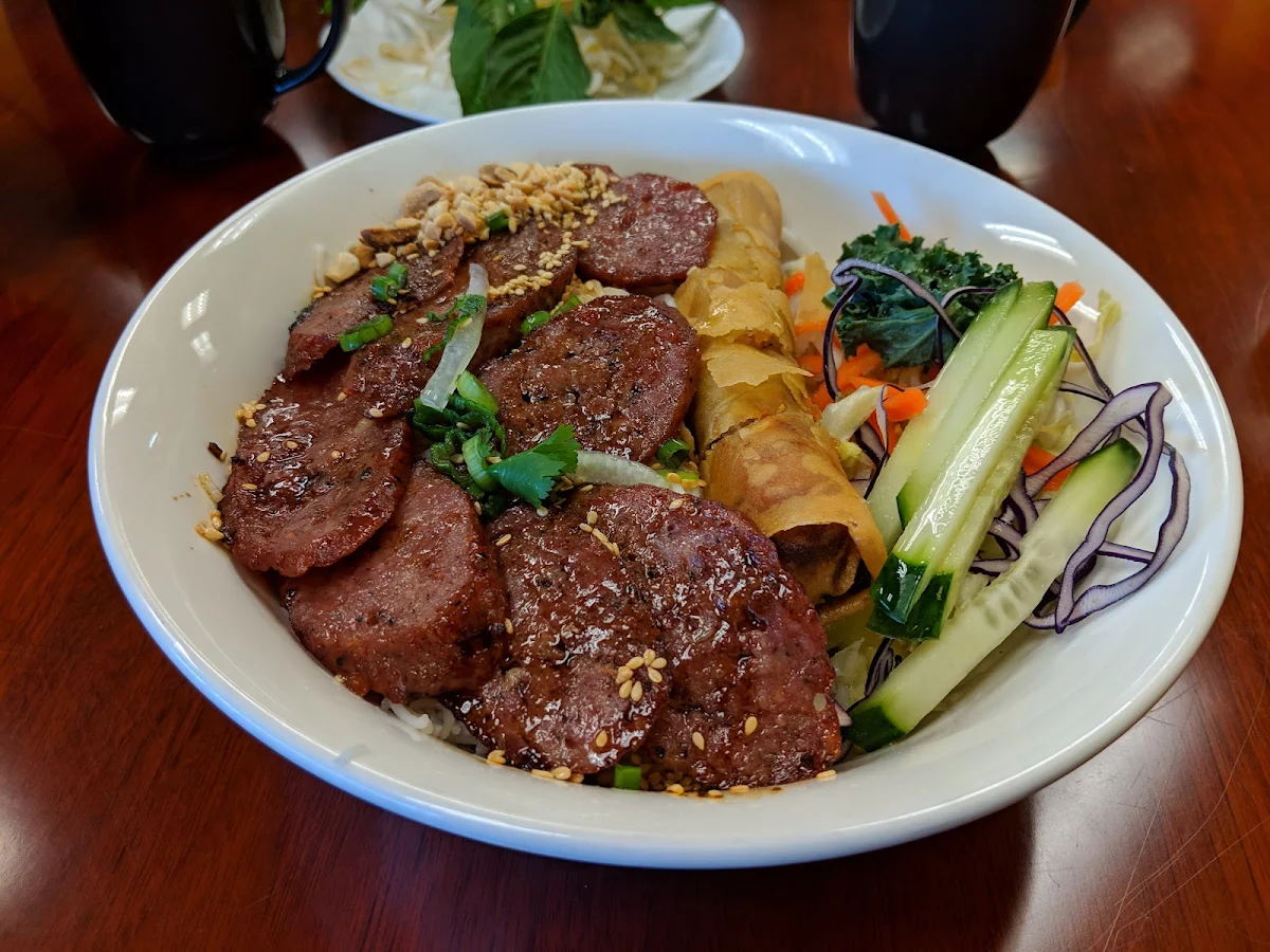 B9 Minced Pork and Spring Rolls, Un Pho Get a Bowl