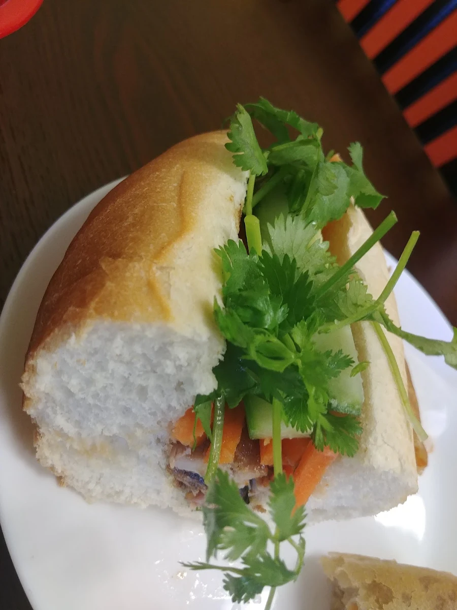Banh Mi Bo Kho, Un Pho Get a Bowl