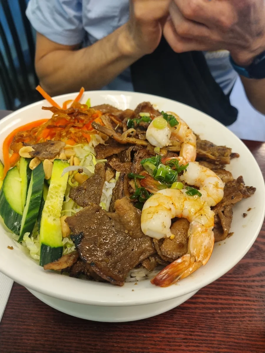 Grill Pork and Shrimp Vermicelli, Un Pho Get a Bowl