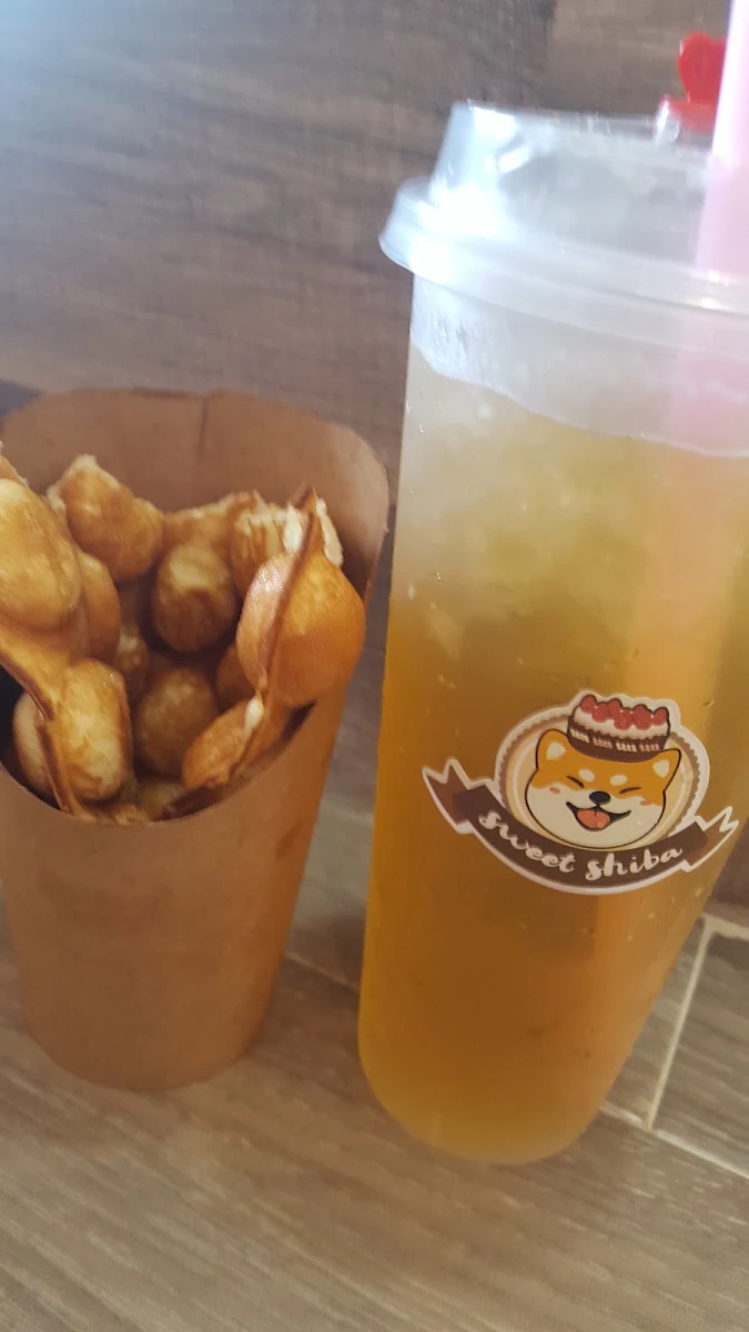 Bubble Waffle and Jasmin Tea