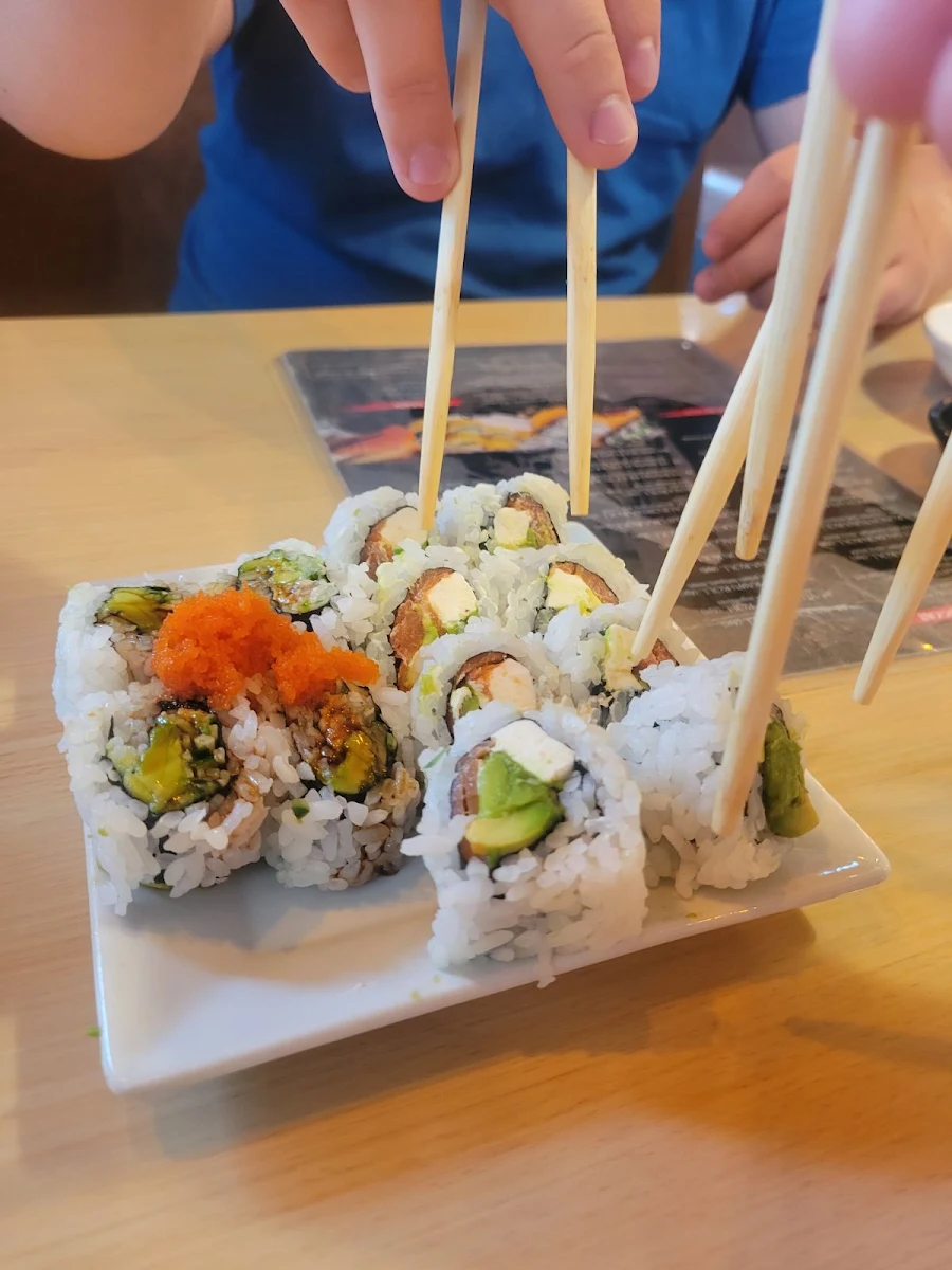 Tuna Sashimi and Rolls, Kiro Sushi