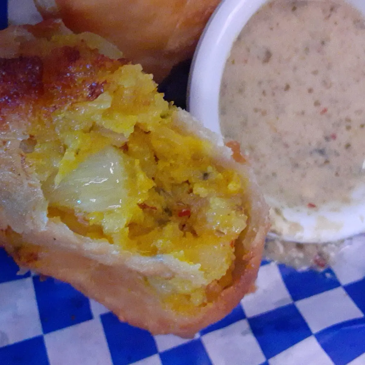 Vegetable Samosa with Spicy Chutney Sauce