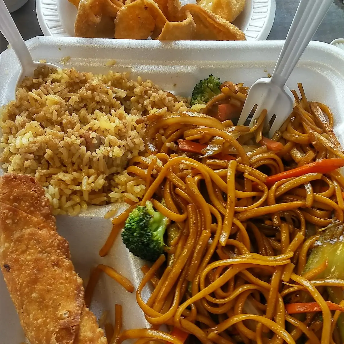 Vegetable Lo Mein Fried Rice Egg Roll Crab Rangoon