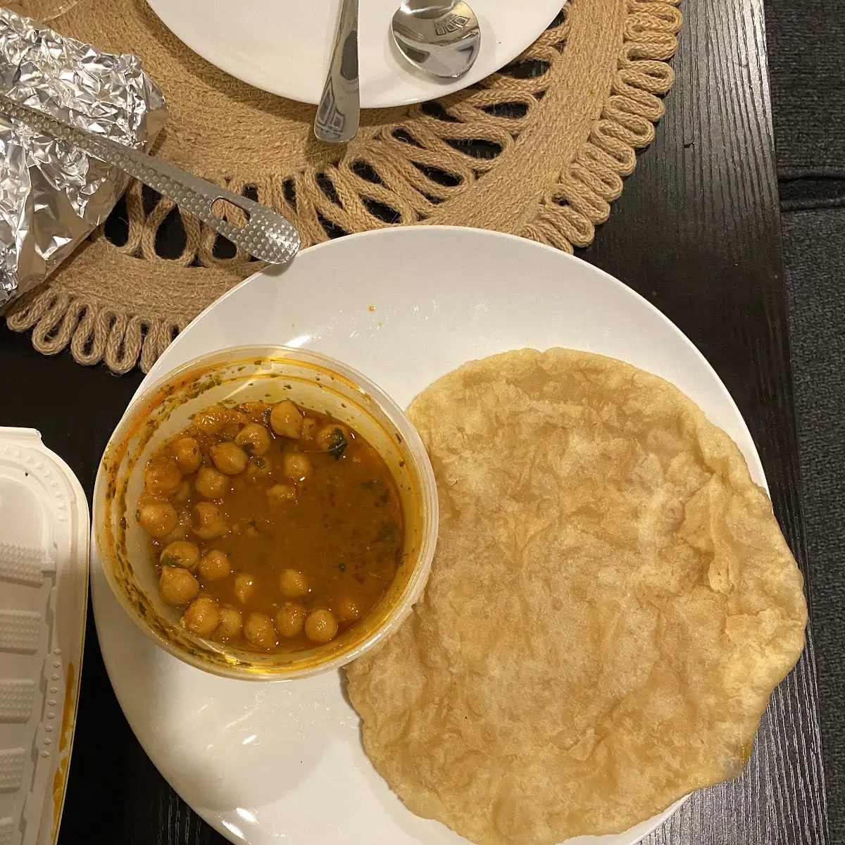 Chole Bhature 2pcs