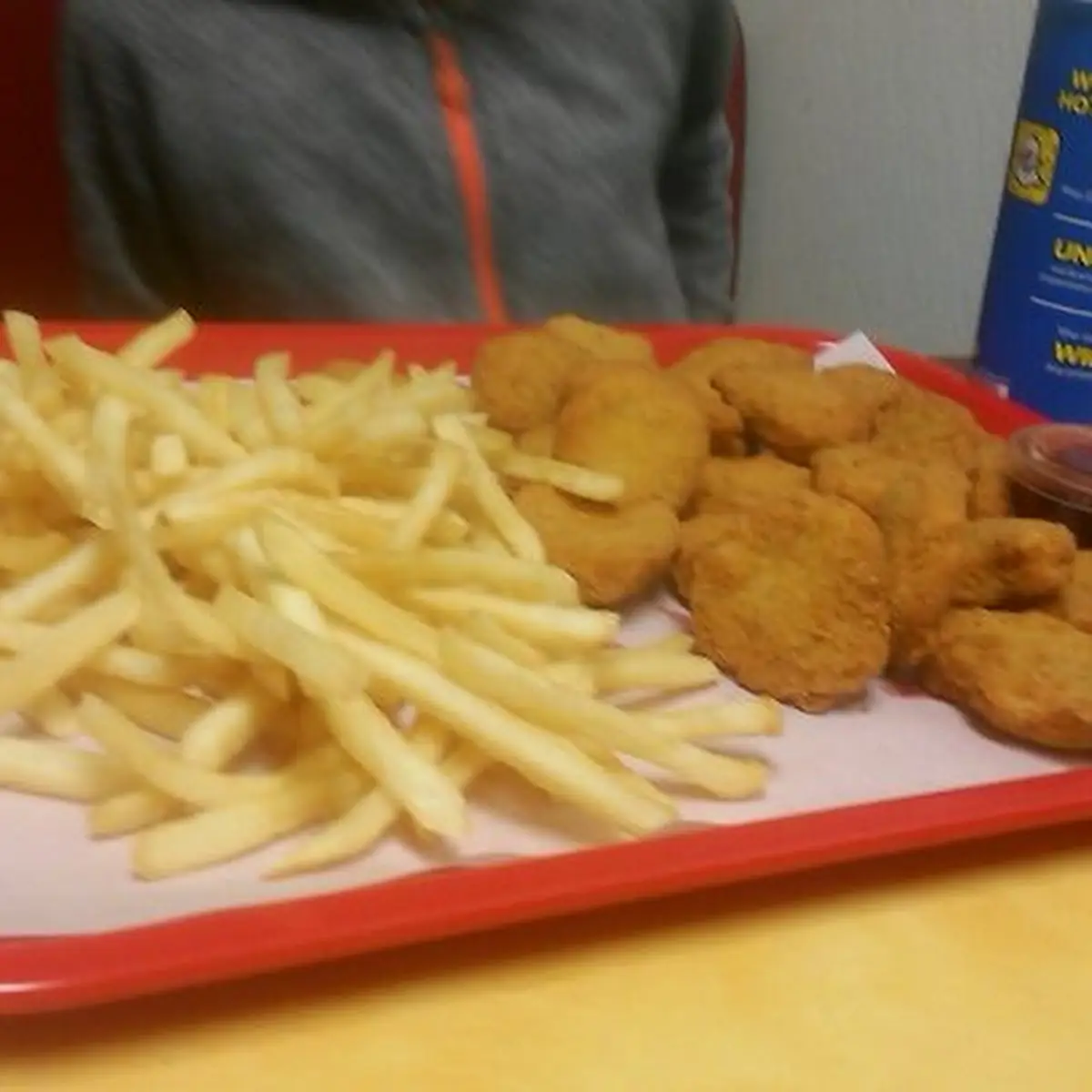 Chicken Nuggets w Fries