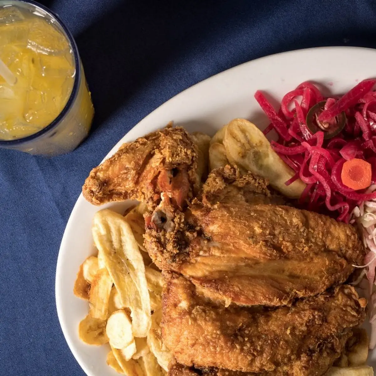 Pollo Frito Con Tajadas
