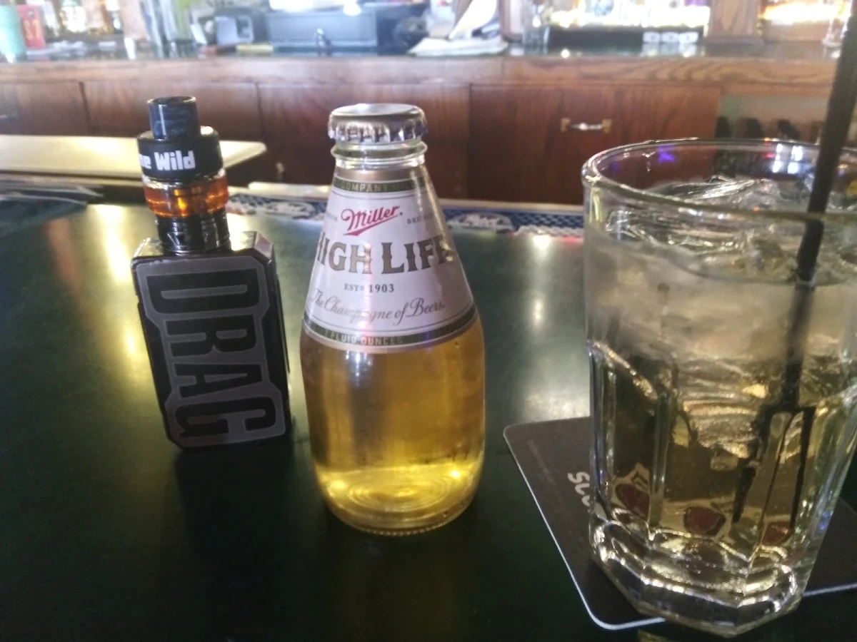 Miller High Life and a 7 N 7