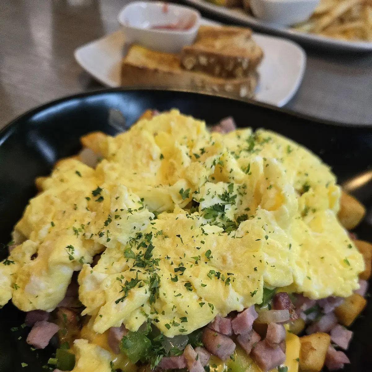 TRADITIONAL EGGS BENEDICT