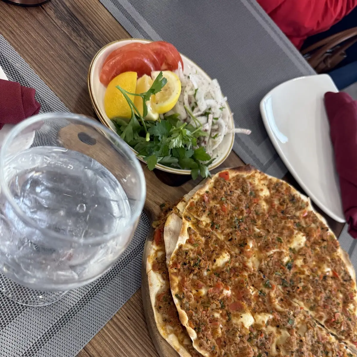 Three Piece Lahmacun (3)