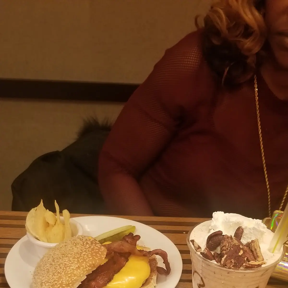 Bacon Cheeseburger with Chips