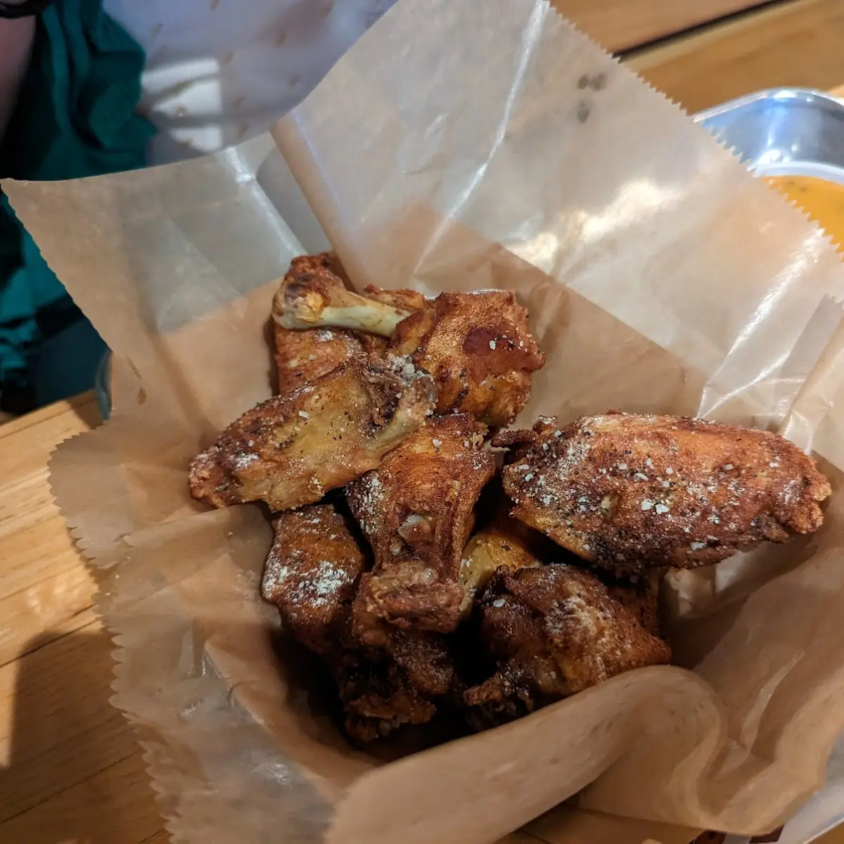 Farmhaus Wings