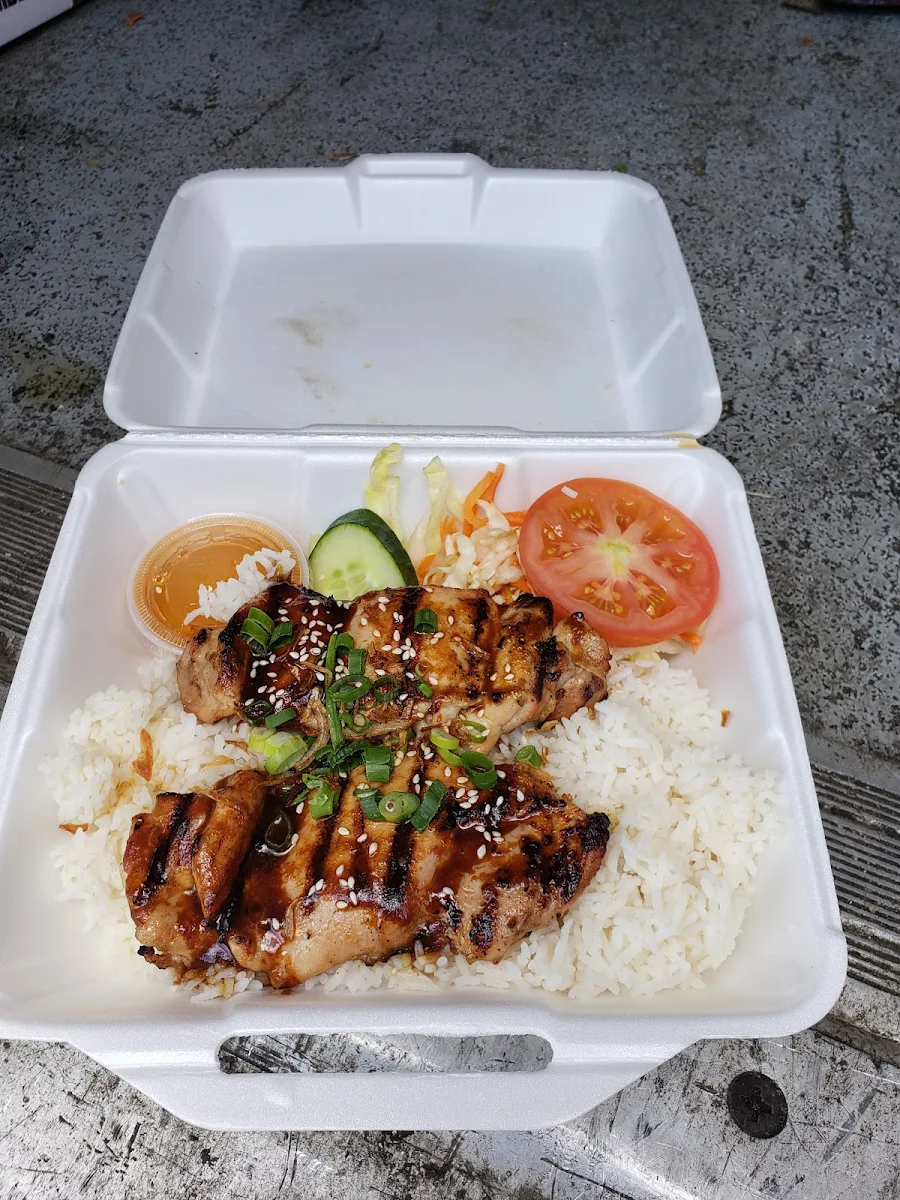 Poulet Grillé Sur Riz Vapeur Grilled Chicken On Steamed Rice, Phở 88